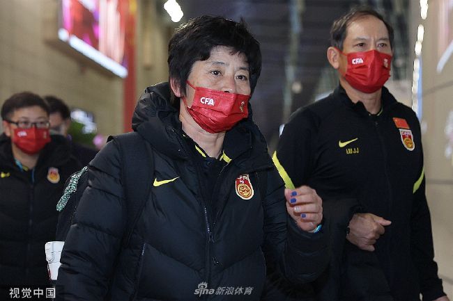 把她带近乳型室友又乳型折磨