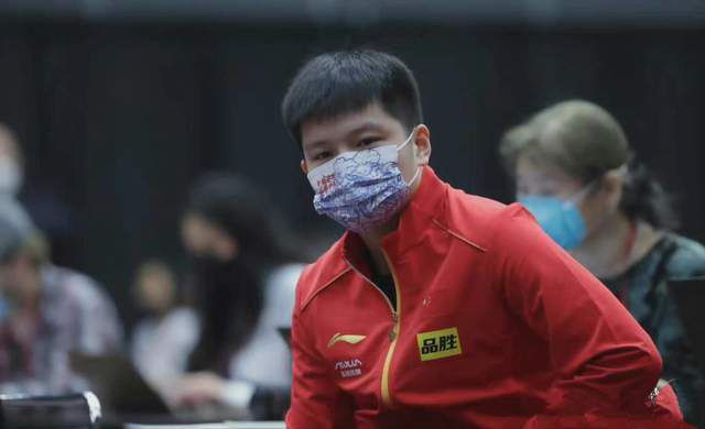我在做饭他在下添好爽好硬视频